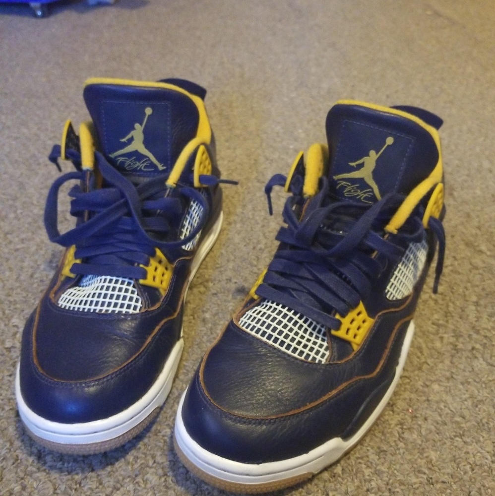 Jordan 23 dunks from above, worn once.